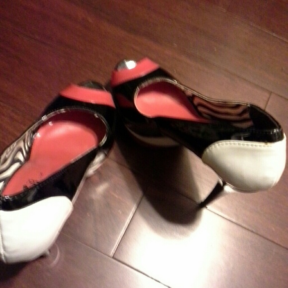 Shoes - Picture 2 of 3